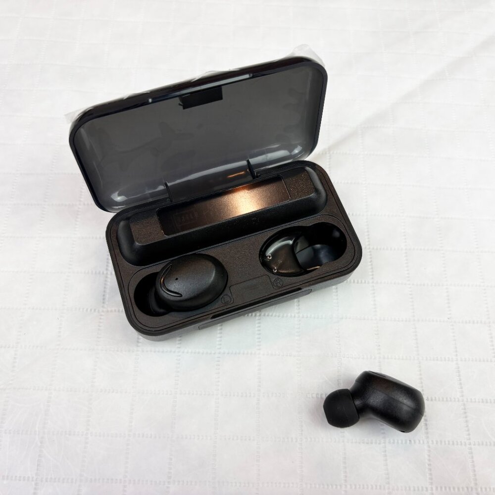 Wireless Earbuds with Touch Control, HD Mic and Charging Case. New - Picture 8 of 15